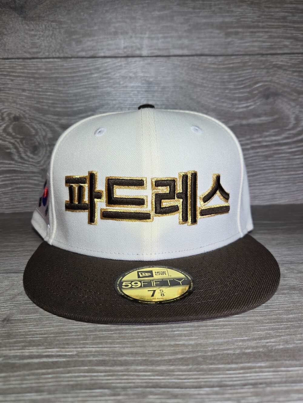 San Diego Padres Fitted New Era 59FIFTY Chrome Korea / Hangul Hat Size 7 5/8 NEW